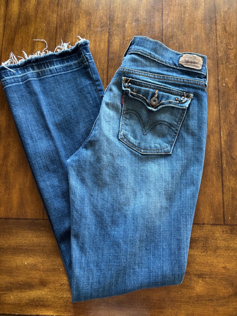 Levi's medium Blue bootcut Denim Jeans with Frayed Hem.  Size 6.